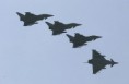 Bombardeio de aviões franceses destrói base militar na Líbia